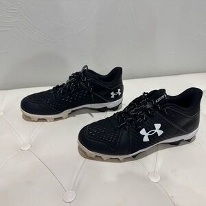Under Armour Black and White Sports Cleats